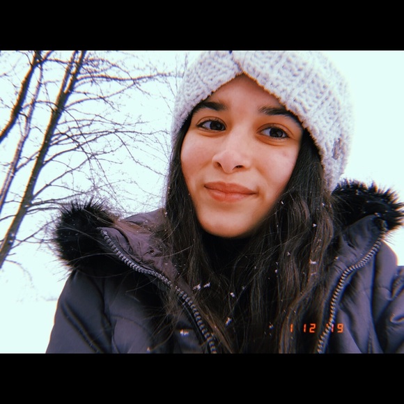 Meet your Posher, Laura - Picture 1 of 7